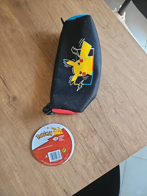 Astuccio dei pokemon con pikachu
