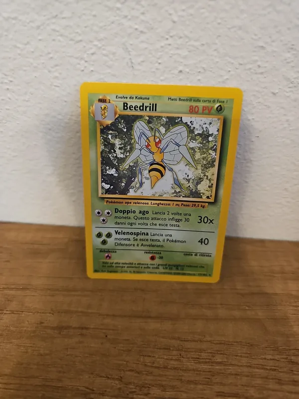 Beedrill 17 set base pokemon