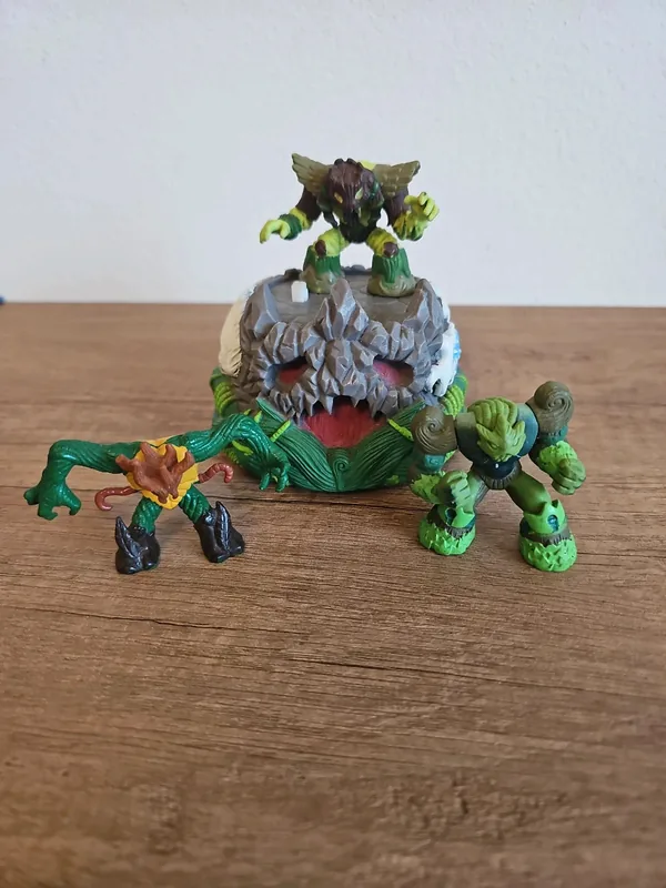 Mini playset Gormiti cupola teschio + 2 personaggi Foresta