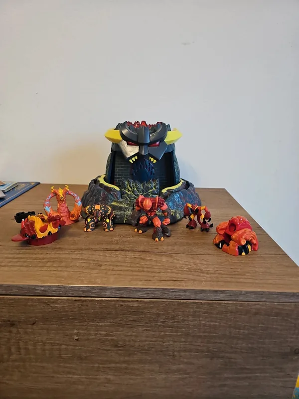 Torre Vulcano Gormiti + 4 personaggi + catapulta Giochi Preziosi